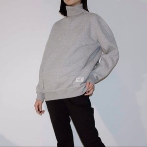 Grey turtleneck sweatshirt with lining